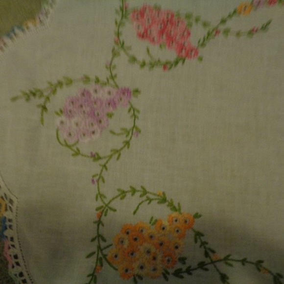 VINTAGE TABLE OR VANITY HAND COLORS EMBROIDERED LONG RUNNER - Picture 4 of 5